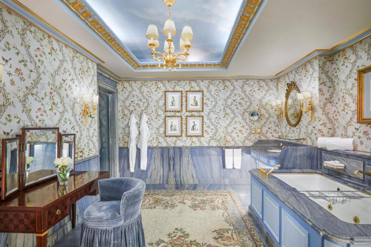 Four Seasons Hotel Alexandria At San Stefano Ngoại thất bức ảnh Bathroom