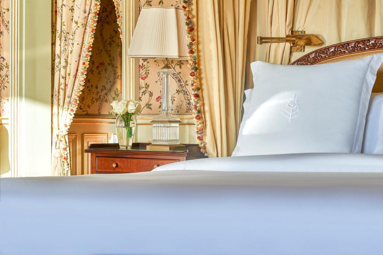 Four Seasons Hotel Alexandria At San Stefano Ngoại thất bức ảnh A bed at the Ritz