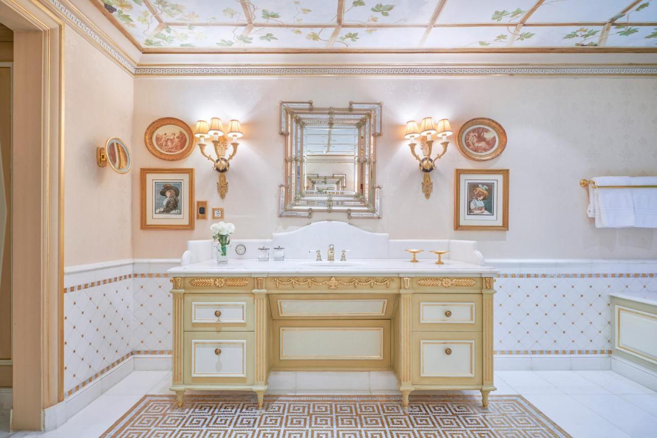 Four Seasons Hotel Alexandria At San Stefano Ngoại thất bức ảnh Bathroom