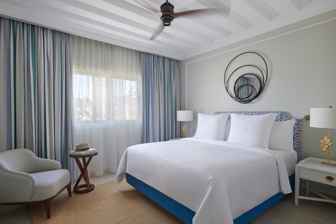 Four Seasons Hotel Alexandria At San Stefano Ngoại thất bức ảnh A bedroom at the hotel